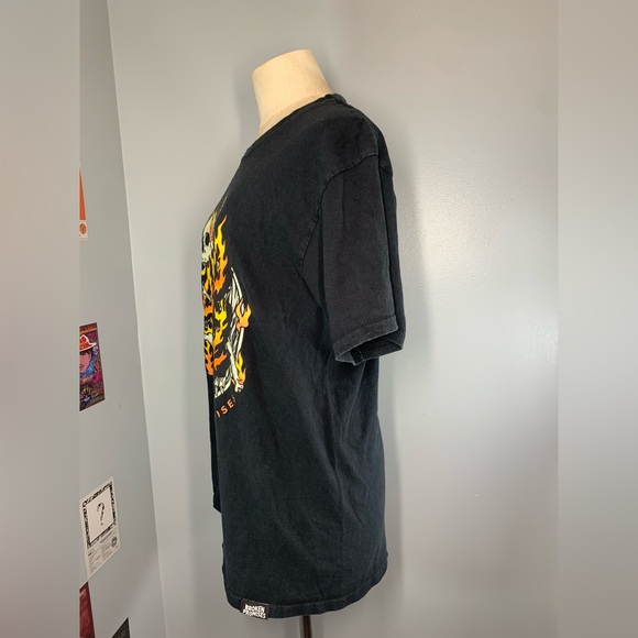 Santa Cruz Black T shirt Skull and Flames Broken Promises Skater Shirt - Picture 13 of 14